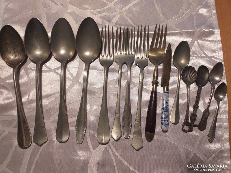 15 pieces of antique alpaca, silver-plated, copper, pewter, porcelain cutlery in one