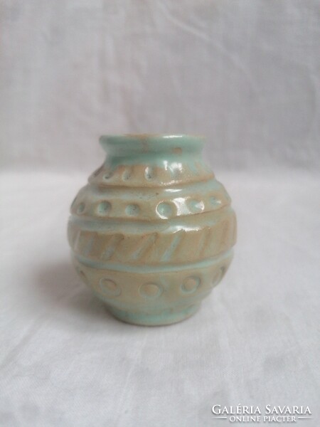 Gardener's skärma mini ceramic vase.