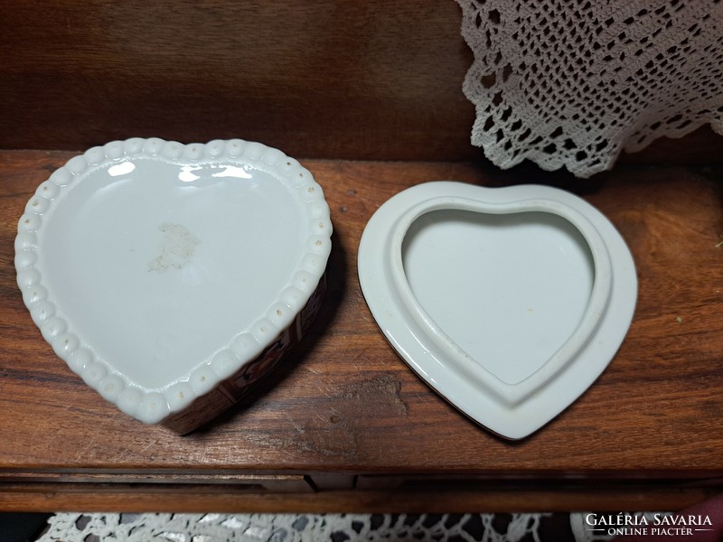 Japanese Imari heart-shaped jewelry box, bonbonnier