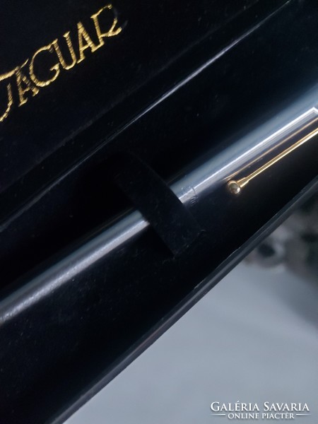 Szép formájú, remekül működő Jaguar feliratos (gravírozás) golyóstoll golyós toll dobozában