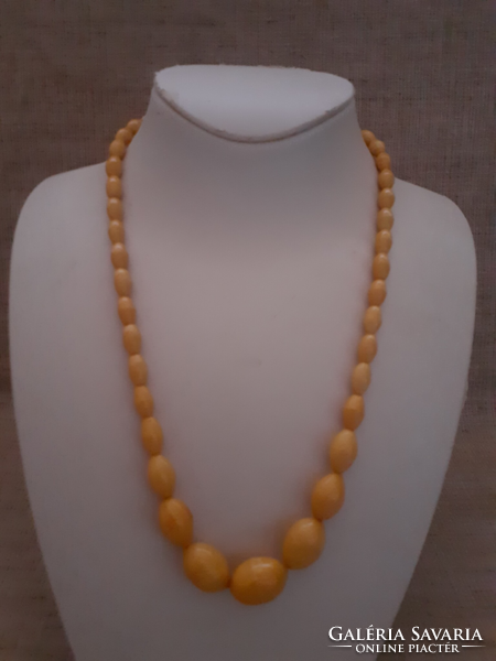 Nice condition retro necklace with screw switch