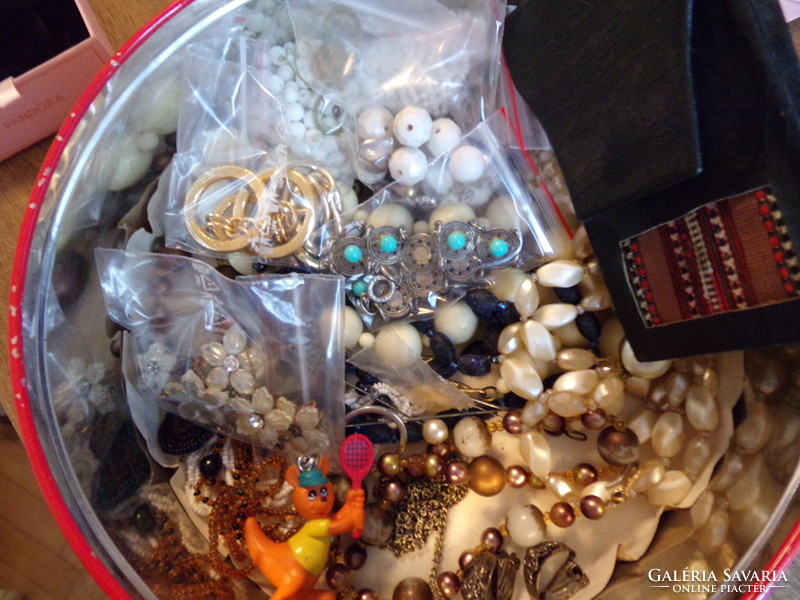 A box of assorted trinkets