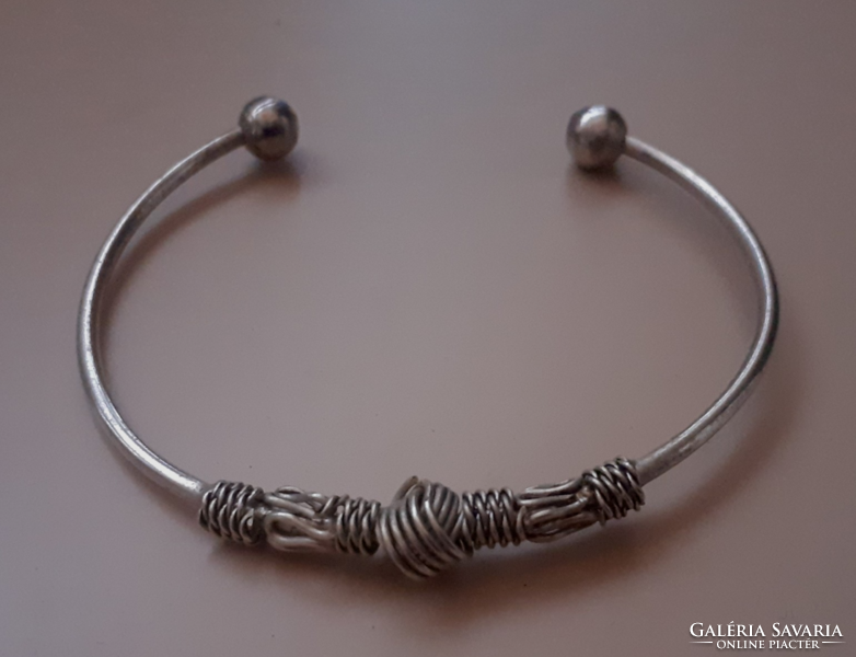 Retro silver colored handmade bracelet bangle
