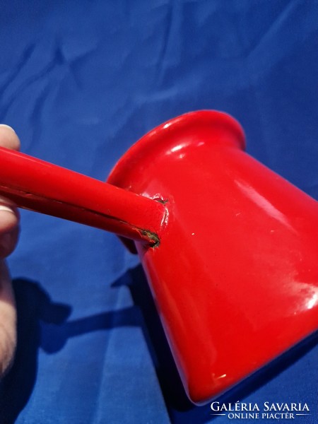 Red enamel pouring handle