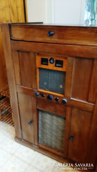 Art deco music cabinet, standard radio