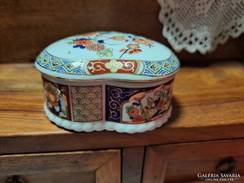 Japanese Imari heart-shaped jewelry box, bonbonnier