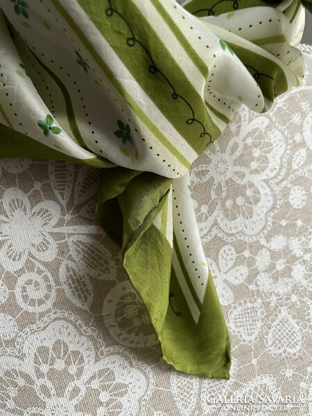 GIADA pille könnyű kis selyem kendő finom zöld árnyalatban 50*50cm, 100% silk