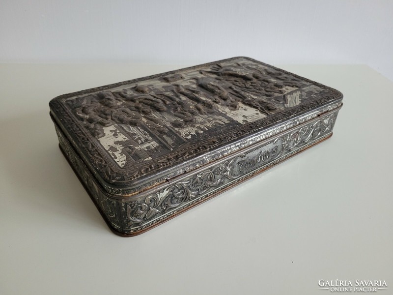 Regi metal box with convex pattern vintage box with key