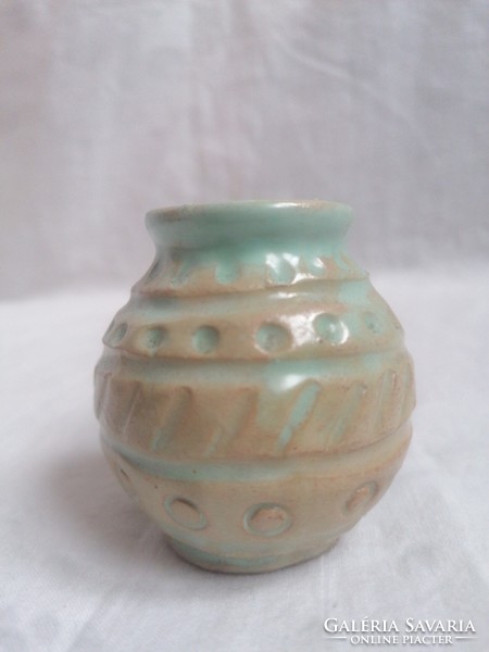 Gardener's skärma mini ceramic vase.