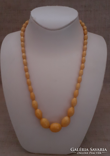 Nice condition retro necklace with screw switch