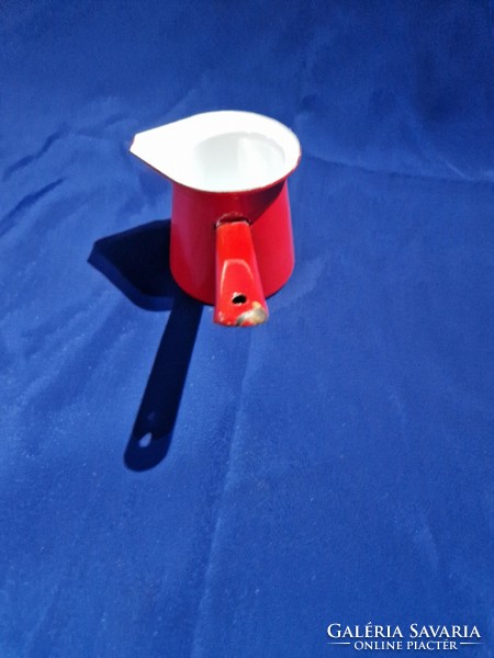 Red enamel pouring handle