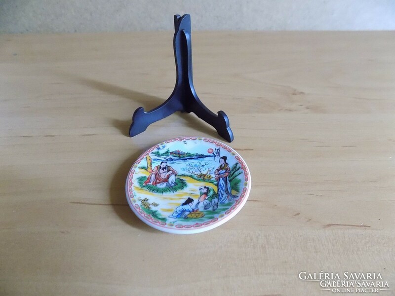 Japán jelenetes porcelán pici dísztányér 5,5 cm (1/p)