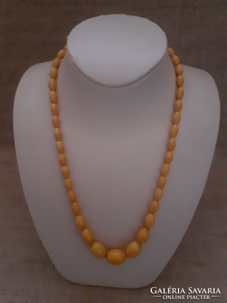 Nice condition retro necklace with screw switch