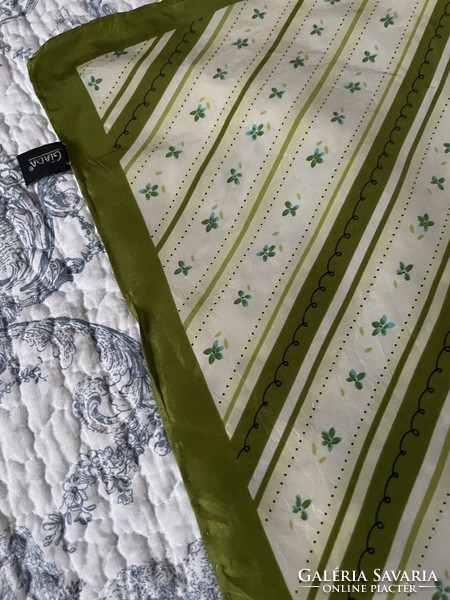 GIADA pille könnyű kis selyem kendő finom zöld árnyalatban 50*50cm, 100% silk