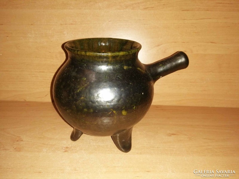 Three-legged black glazed ceramic pot with handle (27/d)