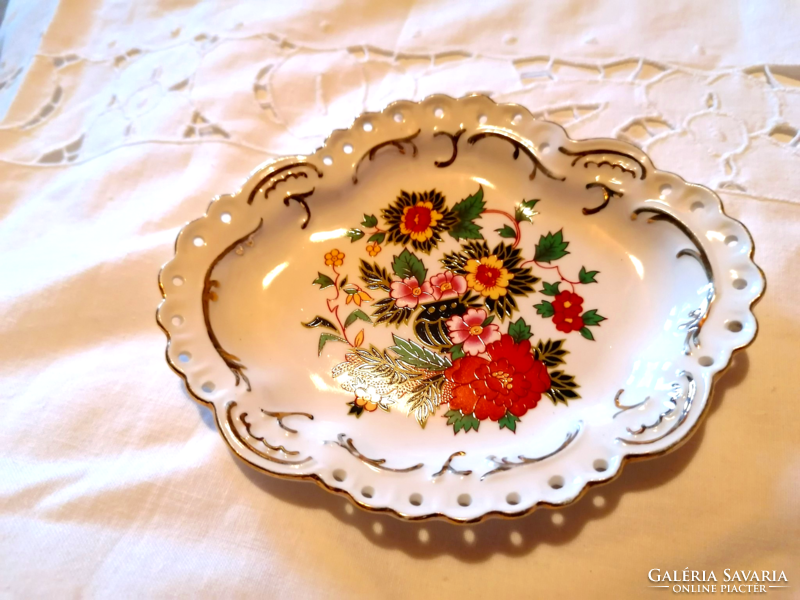Aquincum openwork decorative plate with rich spring flower bouquet painting 36.