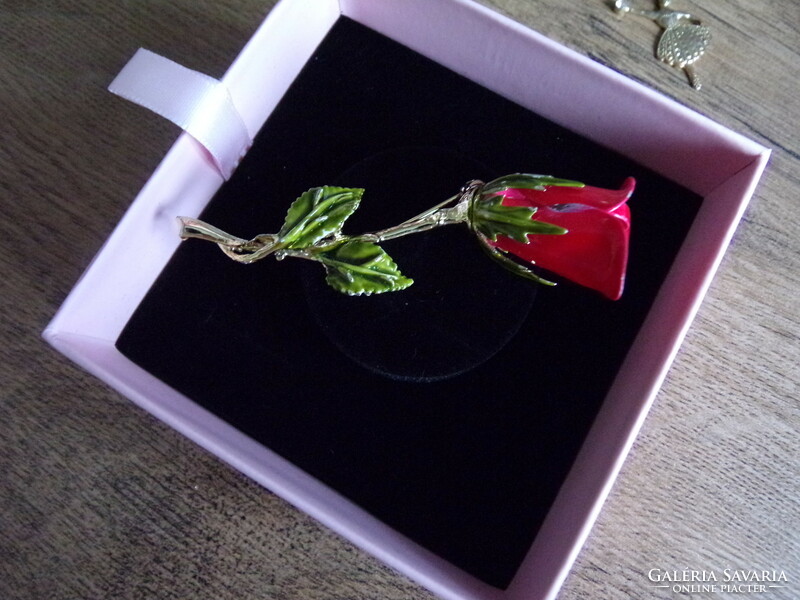 Wonderful vintage rose brooch