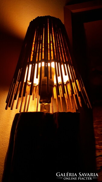 Egyedi, retro, rusztikus, fa  éjjeli lámpa hangulatlámpa