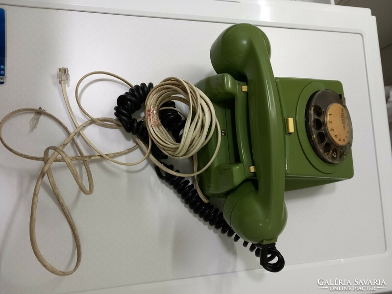 For sale, as shown in the pictures, vintage phone, not antique