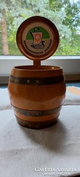 Russian, lacquered wooden barrel-shaped cup