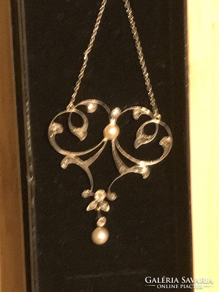 Antique gold necklace with diamond pendant
