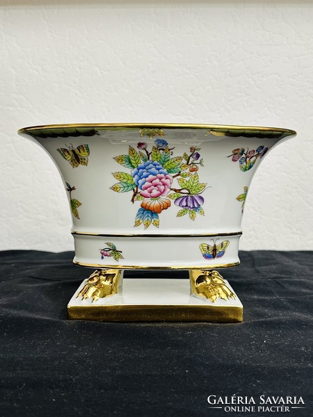 Beautiful large empire style vase with Victoria pattern from Herend.
