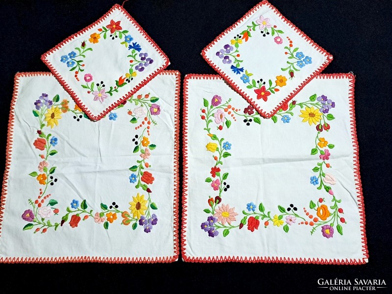 4 linen tablecloths embroidered with a Kalocsa pattern