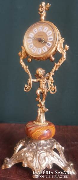 Blessing barokk stílusú fém óra, aranyozott angyalka szobor talapzaton