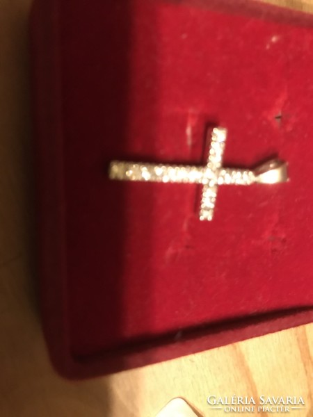 18K white gold cross pendant with diamonds