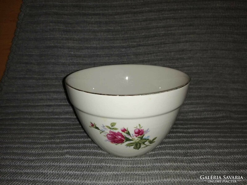 Porcelain bowl with rose pattern (a6)