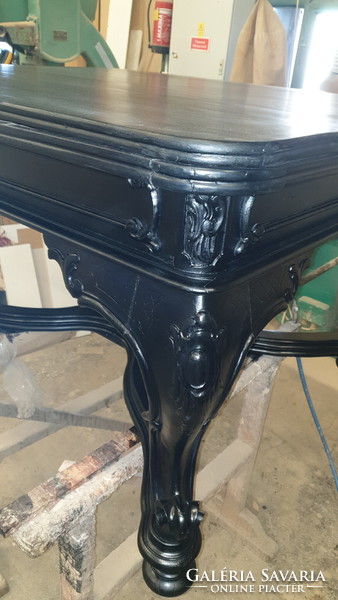 Antique upturned baroque table
