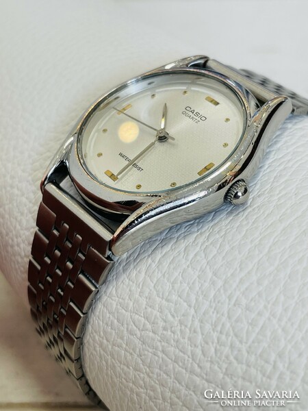 Vintage casio women's watch