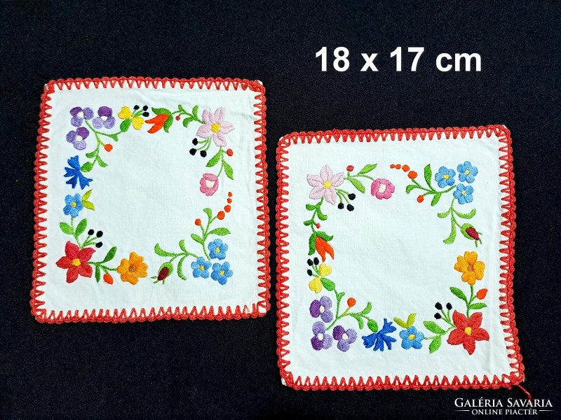 4 linen tablecloths embroidered with a Kalocsa pattern