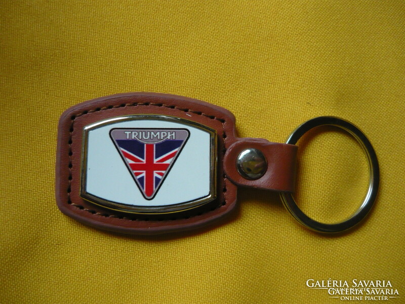 Triumph metal key ring on a leather base