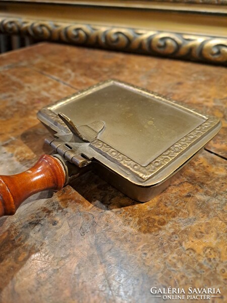Antique patina crumb holder