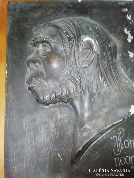 Homo neanderthalensis jelzett gipsz szobor 40 cm x 50 cm a képeken látható állapotban van