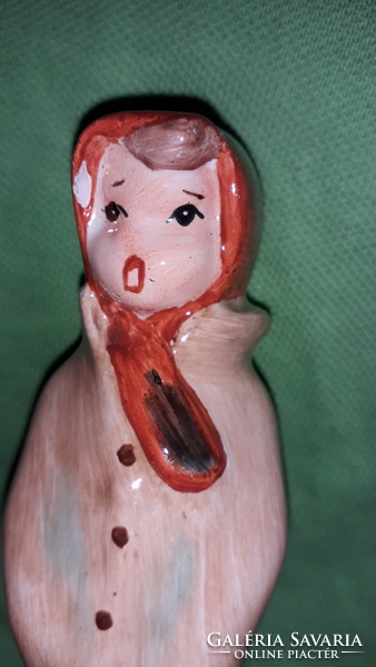 Régi KÉPCSARNOKOS IPARMŰVÉSZETI VÁLLALAT porcelán kislány esőkabátban kutyával  15 cm képek szerint