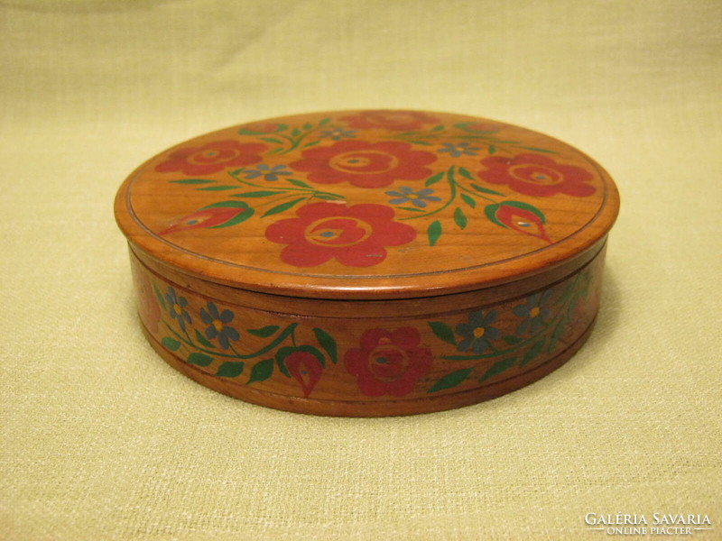 Hand-painted wooden box gift box with a floral pattern lid