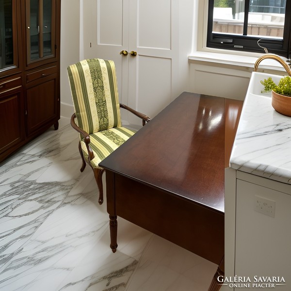 4-drawer desk in classic style