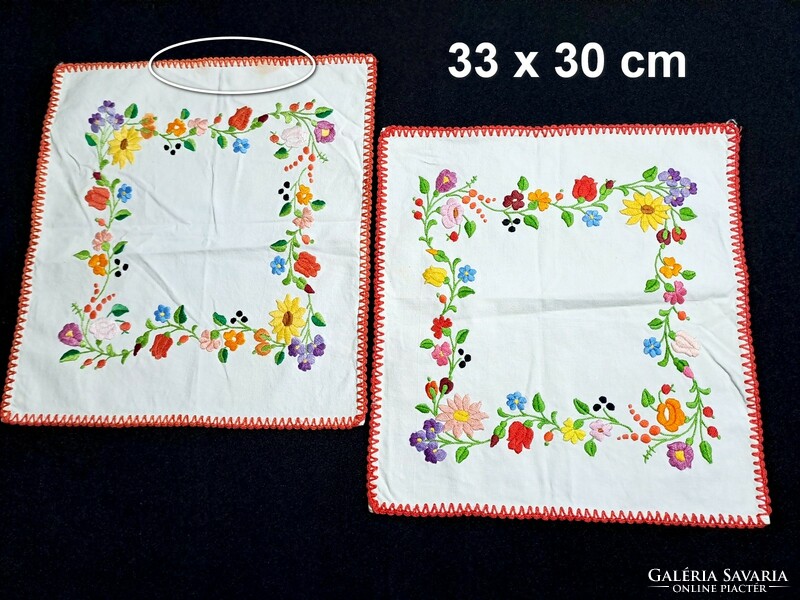 4 linen tablecloths embroidered with a Kalocsa pattern