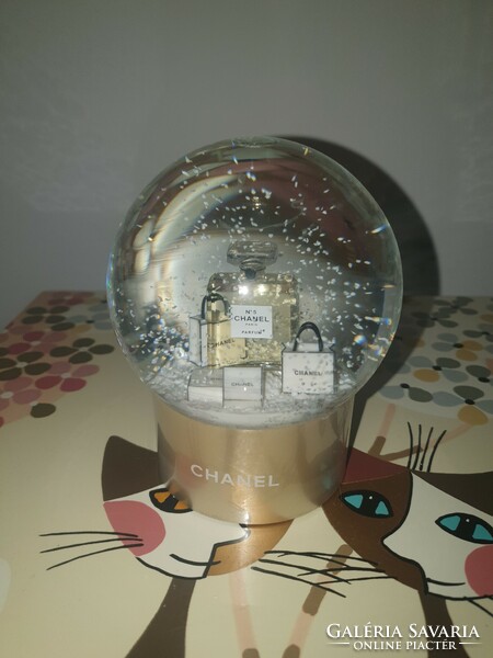 Chanel snow globe from collection 01 - sold abroad