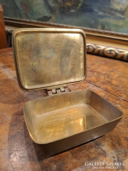 Antique patina crumb holder