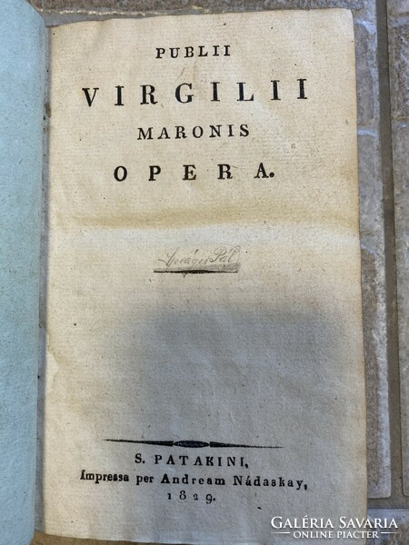 Antique book - Virgil: p. Virgilii Maronis opera