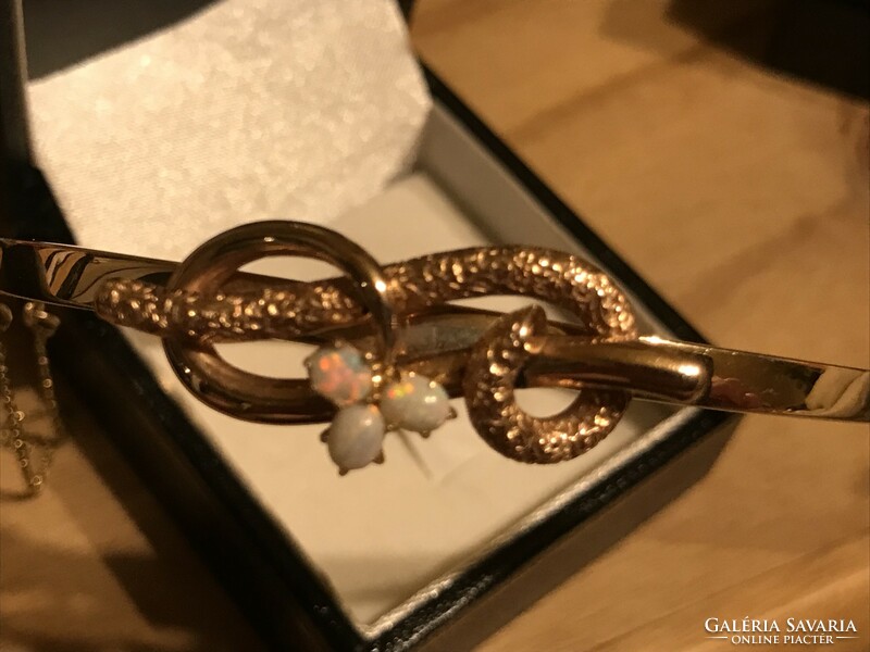 Antique gold bracelet with noble opal