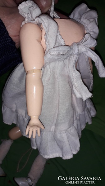 Valóban antik porcelánfejű FATESTŰ VINTAGE játékbaba autentikus ruhavariációval GYŰJTŐI 35 cm