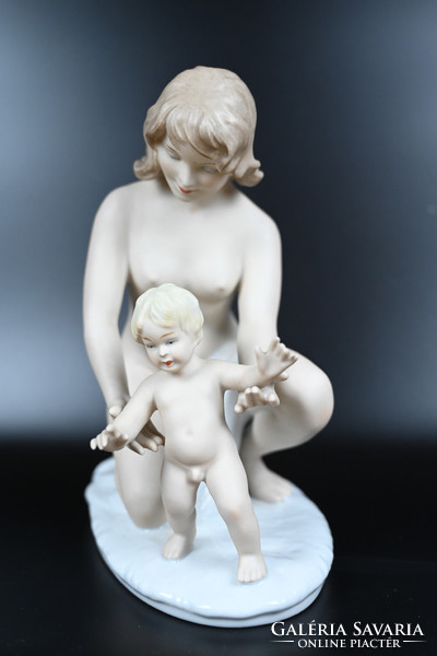 Large wallendorf porcelain statue of a mother with her child