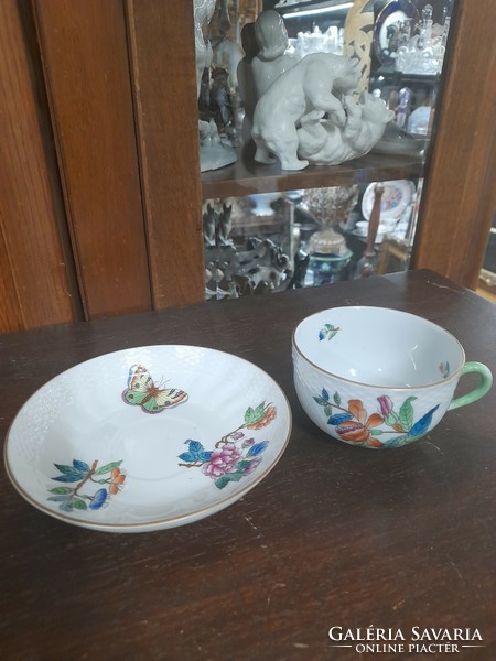 Ó Herend 1943, victorian pattern, tea and coffee cup set with basket rim.