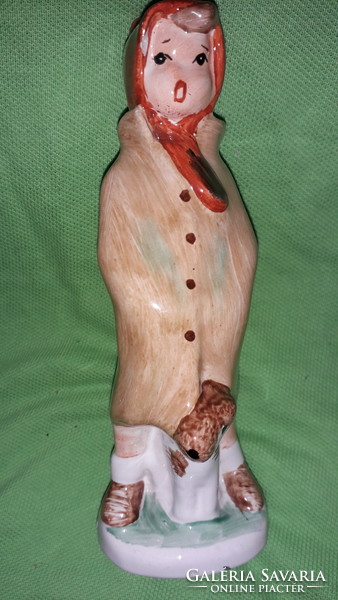 Régi KÉPCSARNOKOS IPARMŰVÉSZETI VÁLLALAT porcelán kislány esőkabátban kutyával  15 cm képek szerint