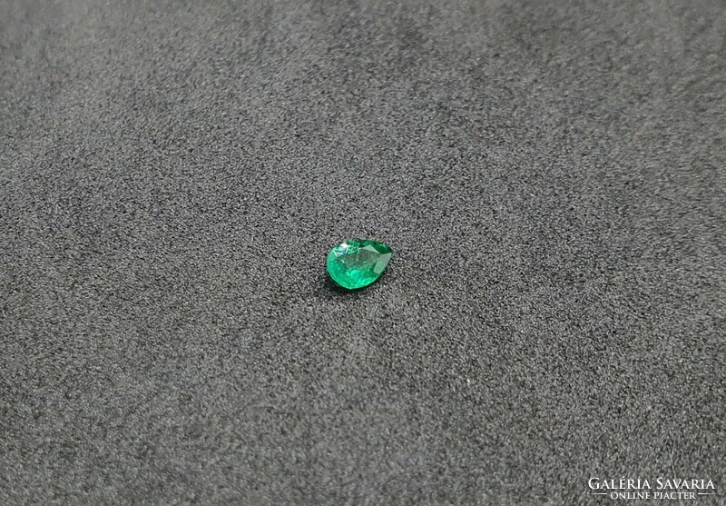 Brazilian emerald drop cut ii 0.18 Carat. With certification.