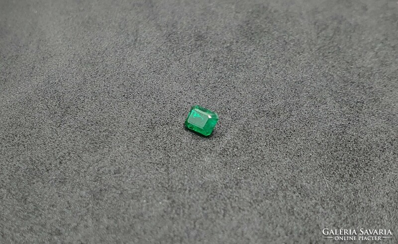 Brazilian emerald 0.39 Carat. With certification.